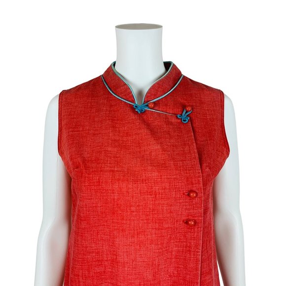 Vintage 1960s Red Shift Dress Asian Motif Pocket Housedress Frog Closures | B 36 - Picture 3 of 11